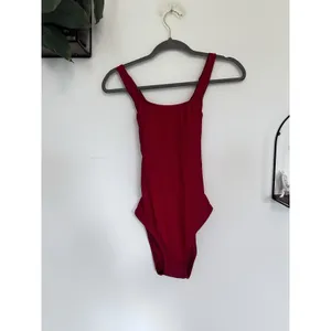 NWT Quince Cherry Red Italian Cross-Back One-Piece Swimsuit Size Small thumbnail 3