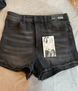 Kendall + Kylie Shorts thumbnail 1