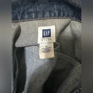 Vintage Gap Classic Blue Denim Jacket size M blue with two small front pockets thumbnail 4