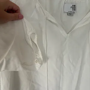 VERO MODA Coastal grandma lightweight dainty blouse white with v-neck size Women’s M thumbnail 6