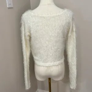 Hollister Cropped Fuzzy Sweater Medium‎ thumbnail 3