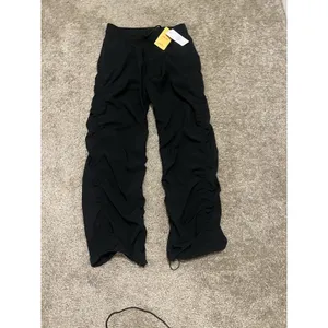 Yogipace Women's Lightweight Studio Pants XS Black NEW WITH TAGS shorter Inseam thumbnail 5