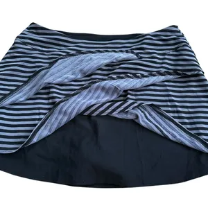 Like New Title Nine Black Grey Striped Skort Size Medium thumbnail 3