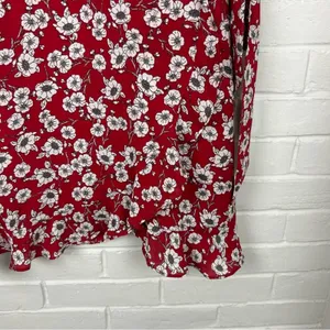 Sadie & Sage Red White Floral Pattern Wrap Style Dress Size S thumbnail 9