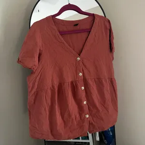 Emery Rose Rust Button thumbnail 2