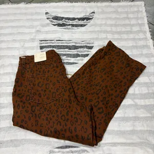 NWT Universal Threads Vintage Straight Jeans Leopard Print Sz 6 Bikercore Boho thumbnail 8