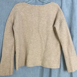 Rag & Bone Sweater‎ XS Oatmeal 100% Merino Wool Ribbed V Neck Bell Sleeve thumbnail 4