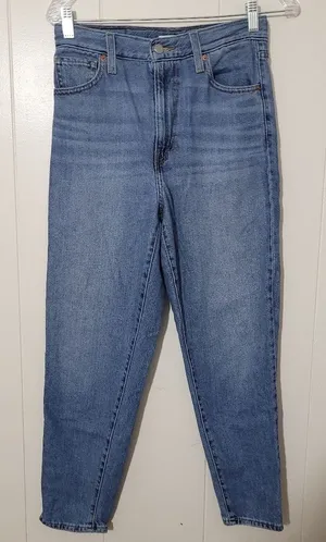 Levi’s High Waisted Mom Jeans Light Wash Blue Women’s Size 26 thumbnail 1