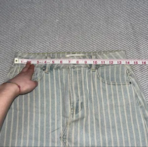 PacSun Blue Lightwash Pinstripe Raw Hem Denim Mini Skirt Sz 27 thumbnail 4