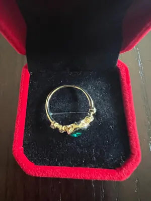 Ladies Gorgeous Golden with Faux Emerald Gemstone Ring Size 8 thumbnail 3