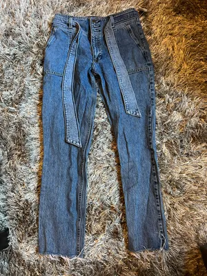 Mom Jeans thumbnail 1