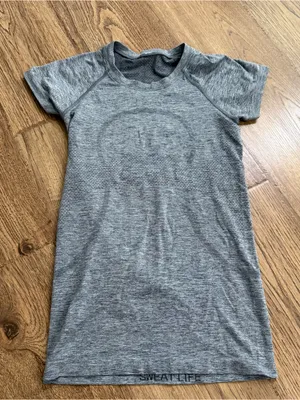 Lululemon Swiftly Short Sleeve Shirt Size 4 thumbnail 1