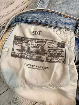 Levi’s Women’s 501 Premium Big E Crop Jeans W25 L26 Montgomery Light Wash thumbnail 9