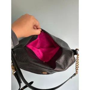 Juicy Couture Black Pebbled Hobo Shoulder Bag Gold Chain Pink Interior thumbnail 10