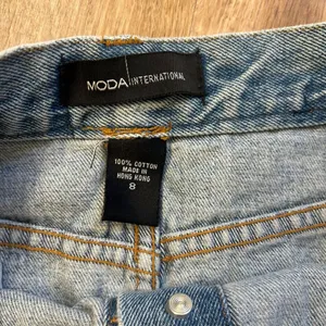 Moda International short Jean skirt, button down, women size 8 light denim thumbnail 4
