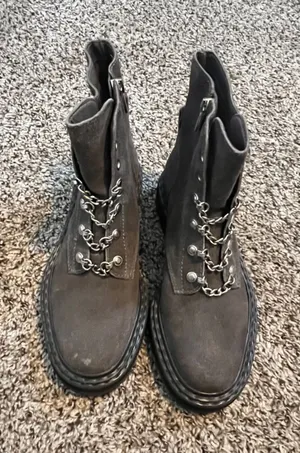 Vince Camuto Popinta Grey Suede Chain Detail Combat Boots Womens 6.5M‎ Lug Sole thumbnail 1
