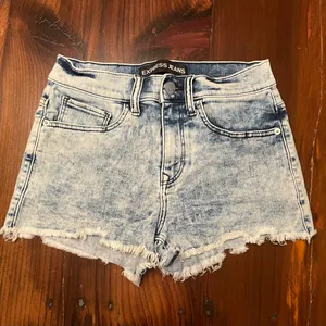 Express Jeans Stonewashed High Wasted Cutoff Shorts Sz 4 thumbnail 2