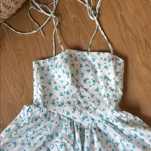 Zara White and Blue Floral Casual Dress thumbnail 2