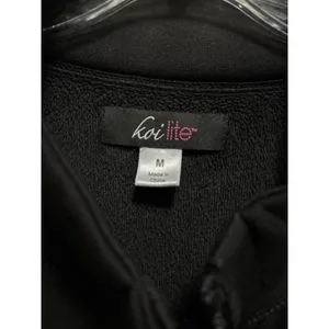 Koi Lite Black Zip‎ Up Jacket Size Medium Medical Sherpa Lining Logo Pockets thumbnail 2