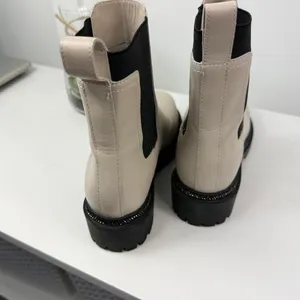 DKNY Cute New Womens Boots Size 5 thumbnail 6