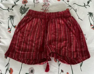 Women’s shorts thumbnail 1
