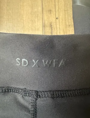 White Fox Active x Sarahs Day Size Medium Black Leggings thumbnail 4