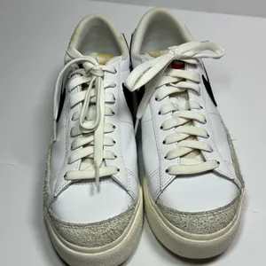 Nike Blazer Classic White and Black Low-Top Sneakers 7.5 thumbnail 3