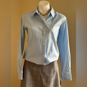Liz Claiborne NWT Light Blue Button Down Long Sleeves Top Wrinkle Free SZ M thumbnail 2