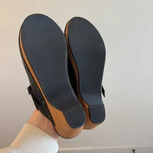NWT‎ Gap Black Faux Leather Clogs Size 6 thumbnail 4