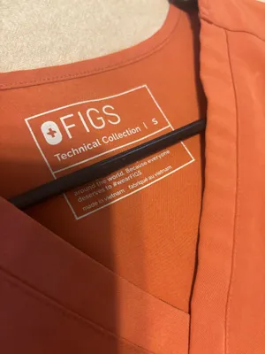 FIGS Top thumbnail 2