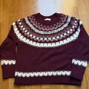 Elegant Burgundy and White Knit Sweater thumbnail 1