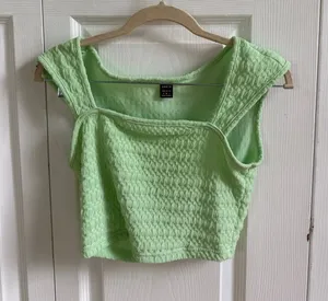 Shein Cropped Top Green Tank thumbnail 1
