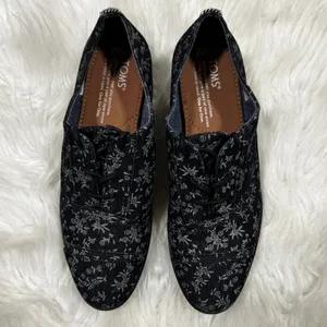TOMS Women's Black Floral Print Oxford Flats‎ Shoes Size 5.5 thumbnail 2