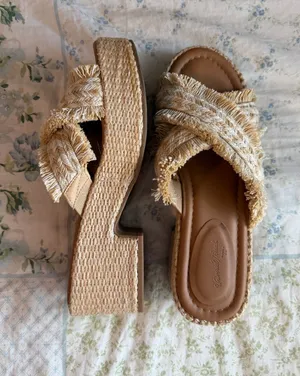 Universal Thread Platform Sandals thumbnail 1