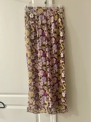 Le Lis Retro Floral Off-Shoulder Crop Top & Wide Leg Pants Two-Piece Set thumbnail 6
