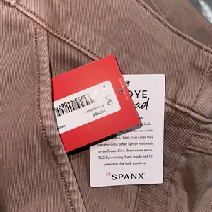 NWT SPANX Stretch Twill Shorts, 6" Mauve Mid-rise Pull-on #20358R Pockets thumbnail 5