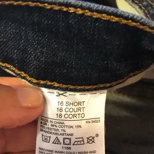 Old Navy skinny jeans. Size 16 short. Worn twice. thumbnail 6