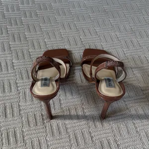 Steve Madden Brown Strappy Heels thumbnail 3