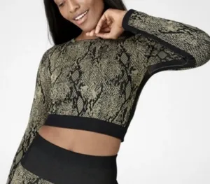 Fabletics Kamila Seamless Long Sleeve Crop Top S Snakeskin Print Scales Reptile thumbnail 1