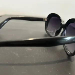 Black Sunglasses thumbnail 6