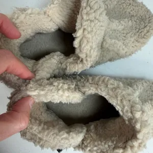L.L. Bean 7 Cozy Slipper Booties Pile Fleece Comfort Slip On Sherpa Cream Warm thumbnail 10