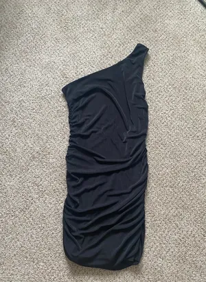 Black Rouched one shoulder dress Size L thumbnail 4