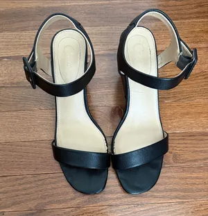 Moving Comfort Black Open-Toe Ankle-Strap Sandals thumbnail 1