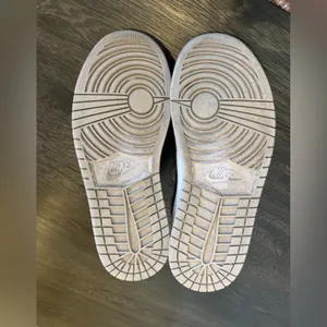 Nike Jordan 1 mid barely rose shoes thumbnail 6