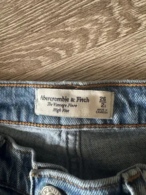 Abercrombie Vintage Flare High-Rise Jeans thumbnail 3