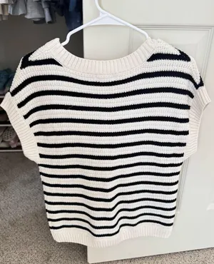 Short sleeve sweater Multiple thumbnail 3