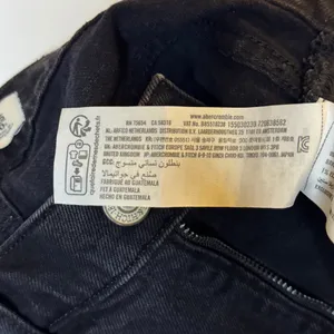 Abercrombie & Fitch High Rise 90s Relaxed Jean Black Destroy Women's Sz 25 / 0R thumbnail 8