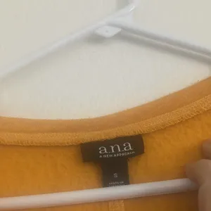 FINAL MARKDOWN Ana lightweight fleece top small thumbnail 2