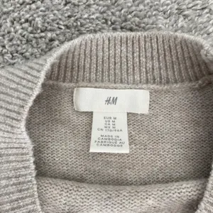 H&M Sweater thumbnail 2