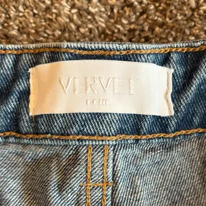 Vervet Casual Distressed Boyfriend Jeans in Light Blue thumbnail 2